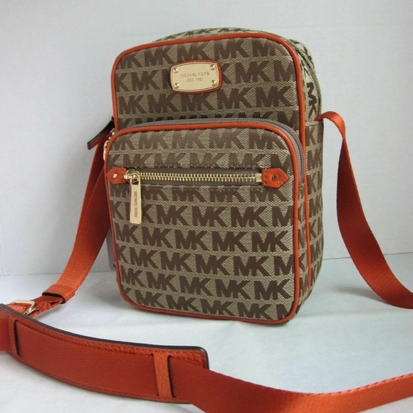 Michael Kors Handbags - Michael Kors Bedford Messenger Crossbody Bag